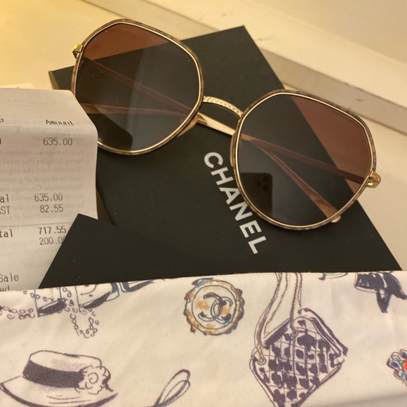 Chanel sun glasses worn a couple times - Picture 5 of 9